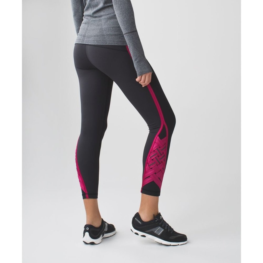 Lululemon Base Pace High-Rise Tight 25" Black Size 6 Berry Weave